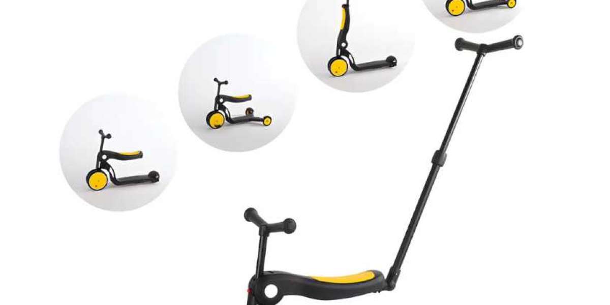Första äventyret börjar med en barn sparkcykel med sits